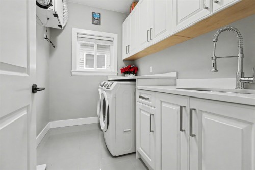 15648 82 Avenue, Surrey, BC 