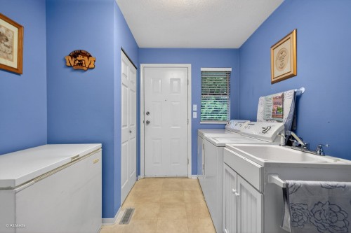 13747 63A Avenue, Surrey, BC 