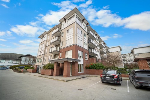 213-6468 195A Street, Surrey, BC 