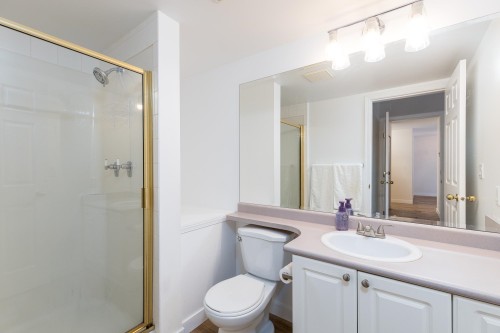 201-15241 18 Avenue, Surrey, BC 