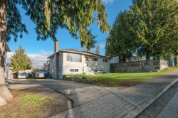 11181 90 Avenue  Delta, BC V4C 3H1