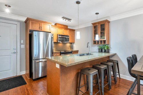 206-15357 Roper Avenue, White Rock, BC 