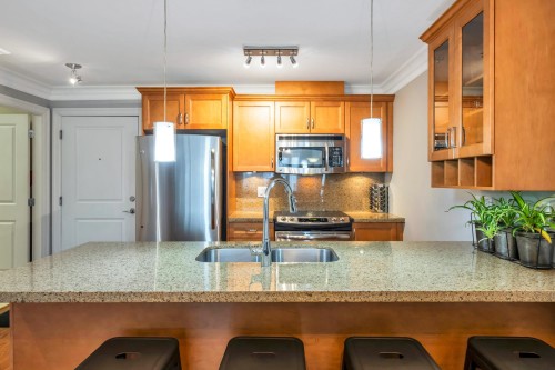 206-15357 Roper Avenue, White Rock, BC 