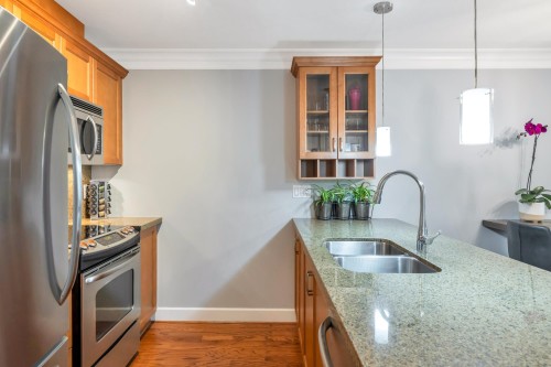 206-15357 Roper Avenue, White Rock, BC 