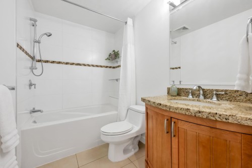 206-15357 Roper Avenue, White Rock, BC 