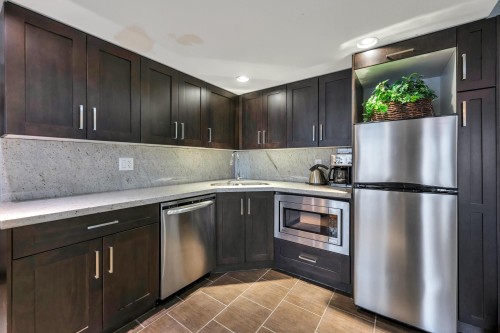 206-15357 Roper Avenue, White Rock, BC 