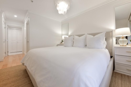 203-15621 Marine Drive, White Rock, BC 