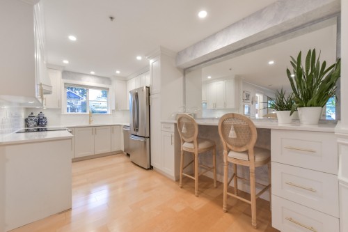 203-15621 Marine Drive, White Rock, BC 