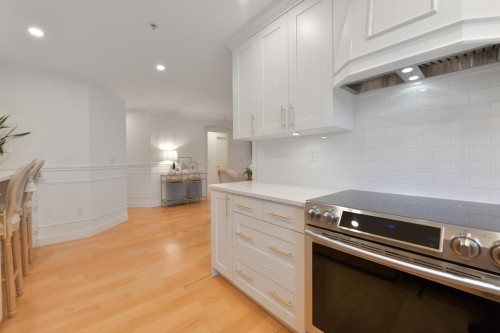 203-15621 Marine Drive, White Rock, BC 