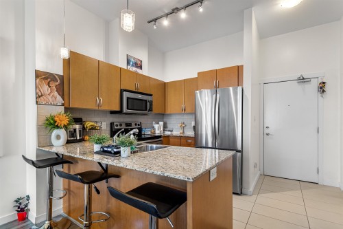 516-13733 107A Avenue, Surrey, BC 