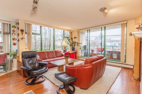 207-15466 North Bluff Road  White Rock, BC V4B 3G1