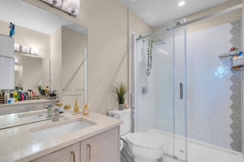 219-2120 Gladwin Road, Abbotsford, BC 