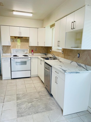 15592 100 Avenue, Surrey, BC 