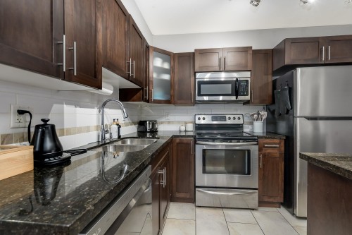 330-5660 201A Street, Langley, BC 