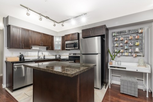 330-5660 201A Street, Langley, BC 