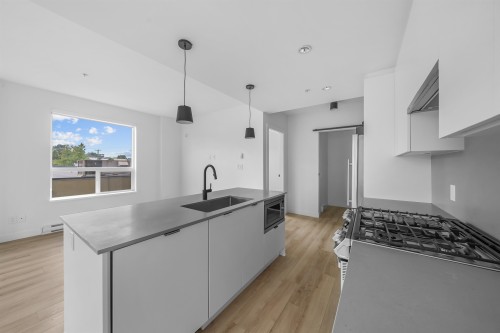 318-2493 Montrose Avenue, Abbotsford, BC 