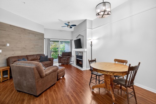 322-19528 Fraser Highway, Surrey, BC 