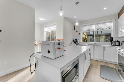 25-17528 60 Avenue, Surrey, BC 