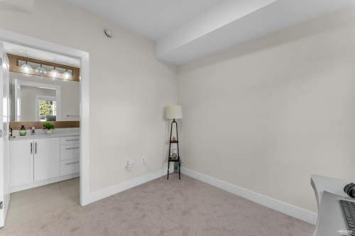 25-17528 60 Avenue, Surrey, BC 