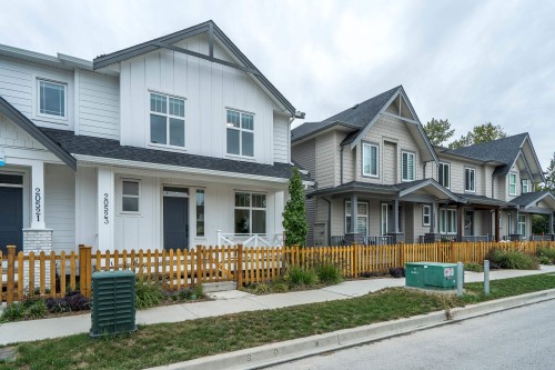 20517 76 Avenue  Langley, BC V2Y 3T1