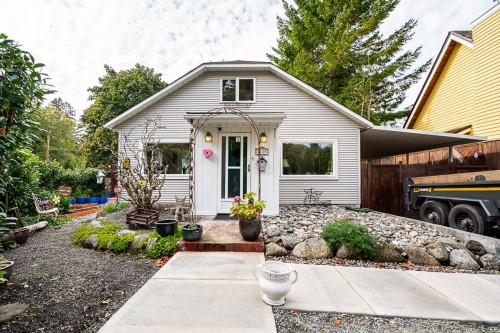 2725 Gordon Avenue, Surrey, BC 