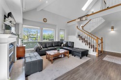 21-12172 72 Avenue  Surrey, BC V3W 2L9