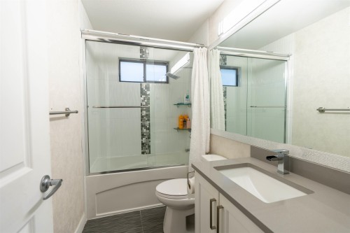 13933 90A Avenue, Surrey, BC 