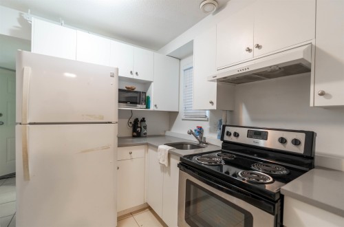 13933 90A Avenue, Surrey, BC 