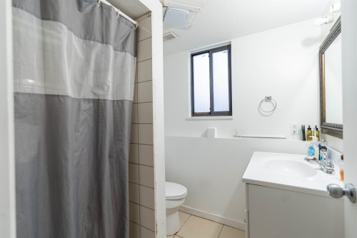 13933 90A Avenue, Surrey, BC 