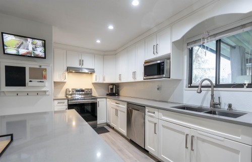 13933 90A Avenue, Surrey, BC 