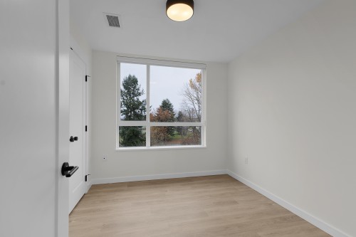 B5Xx-27215 Aldergrove Towncentre Drive, Langley, BC 