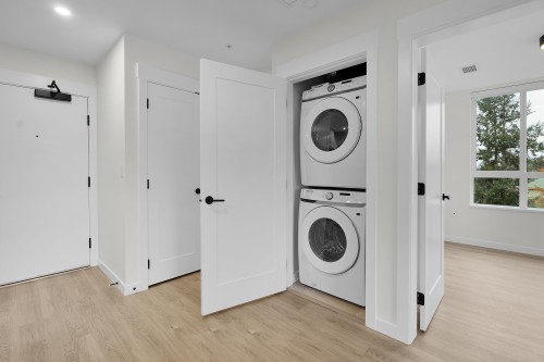 B5Xx-27215 Aldergrove Towncentre Drive, Langley, BC 