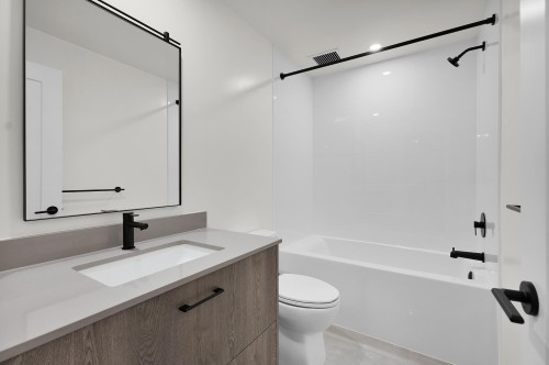 B5Xx-27215 Aldergrove Towncentre Drive, Langley, BC 