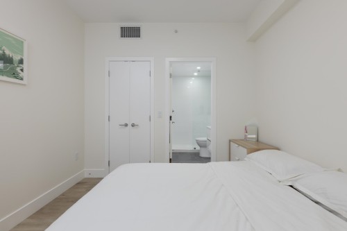 Ph3102-10428 Whalley Boulevard, Surrey, BC 