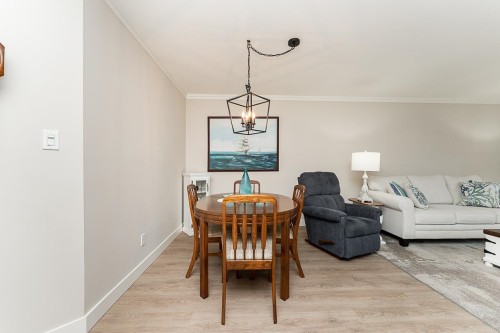 202-1520 Vidal Street, White Rock, BC 