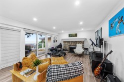 13179 Marine Drive  Surrey, BC V4A 1E6