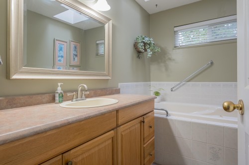 17411 29 Avenue, Surrey, BC 