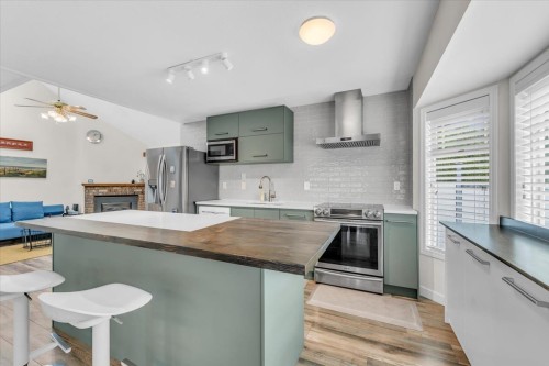 10552 Woodglen Close, Surrey, BC 