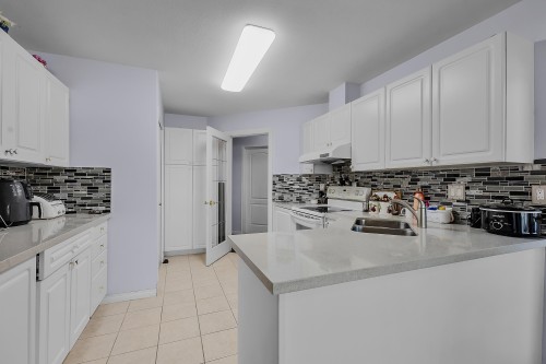 15-7250 122 Street, Surrey, BC 