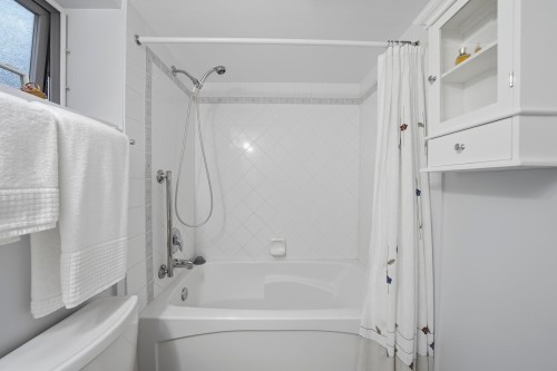 105-6385 121 Street, Surrey, BC 