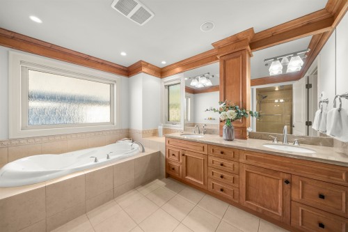 3842 Devonshire Drive, Surrey, BC 