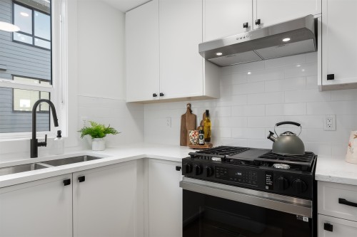 16-12635 63 Avenue, Surrey, BC 