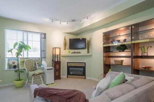303-20200 56 Avenue, Langley, BC 