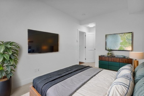 208-9983 Barnston Drive E, Surrey, BC 