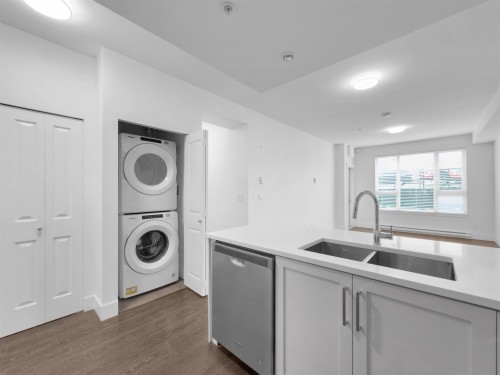 208-9983 Barnston Drive E, Surrey, BC 