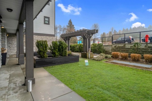 208-9983 Barnston Drive E, Surrey, BC 