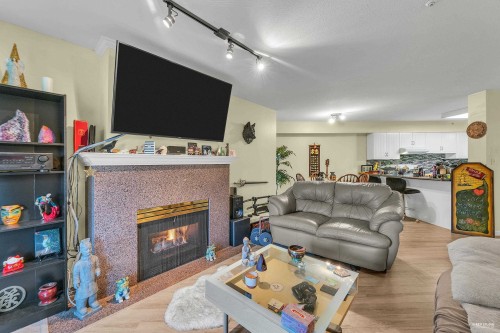 204-15233 Pacific Avenue, White Rock, BC 