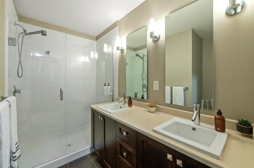 209-2238 Whatcom Road, Abbotsford, BC 