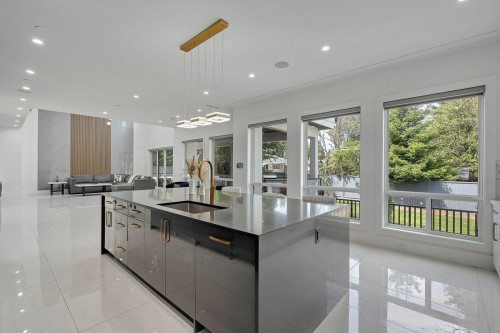 15671 Roper Avenue, White Rock, BC 