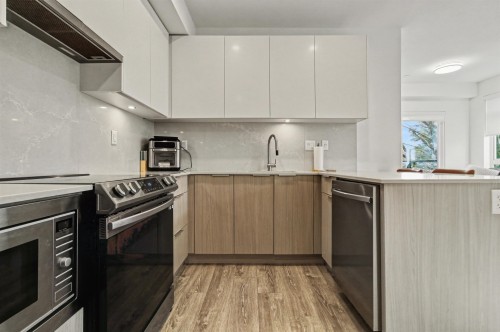 308-13969 96 Avenue, Surrey, BC 